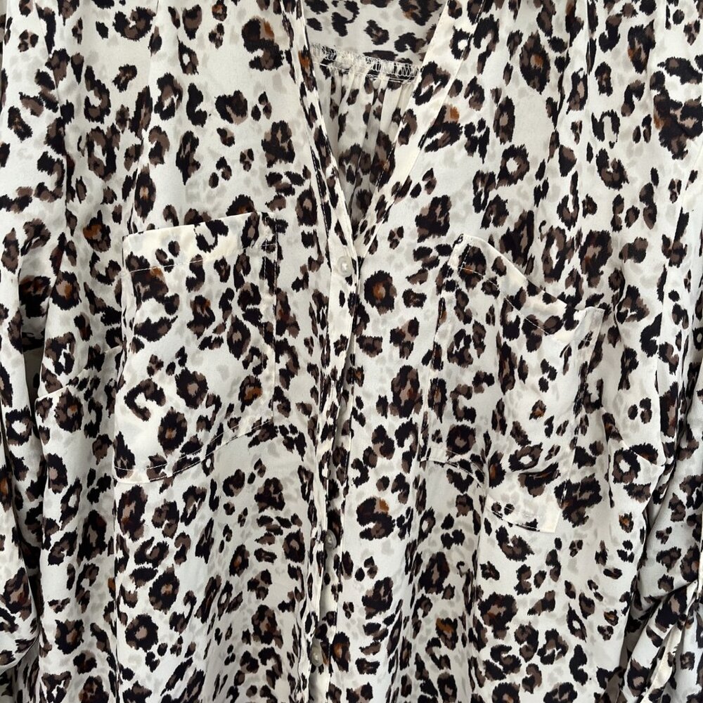 Animal Print Blouse XL Maurices Button Up Flowy Business Casual Chic Trending - Picture 3 of 6